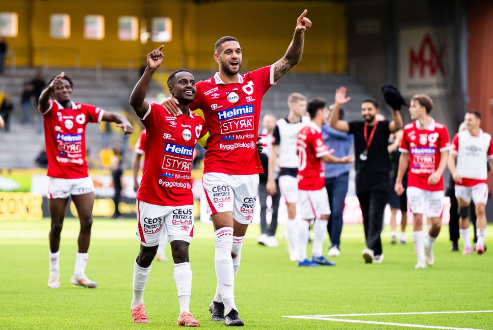 degerfors spelare firar