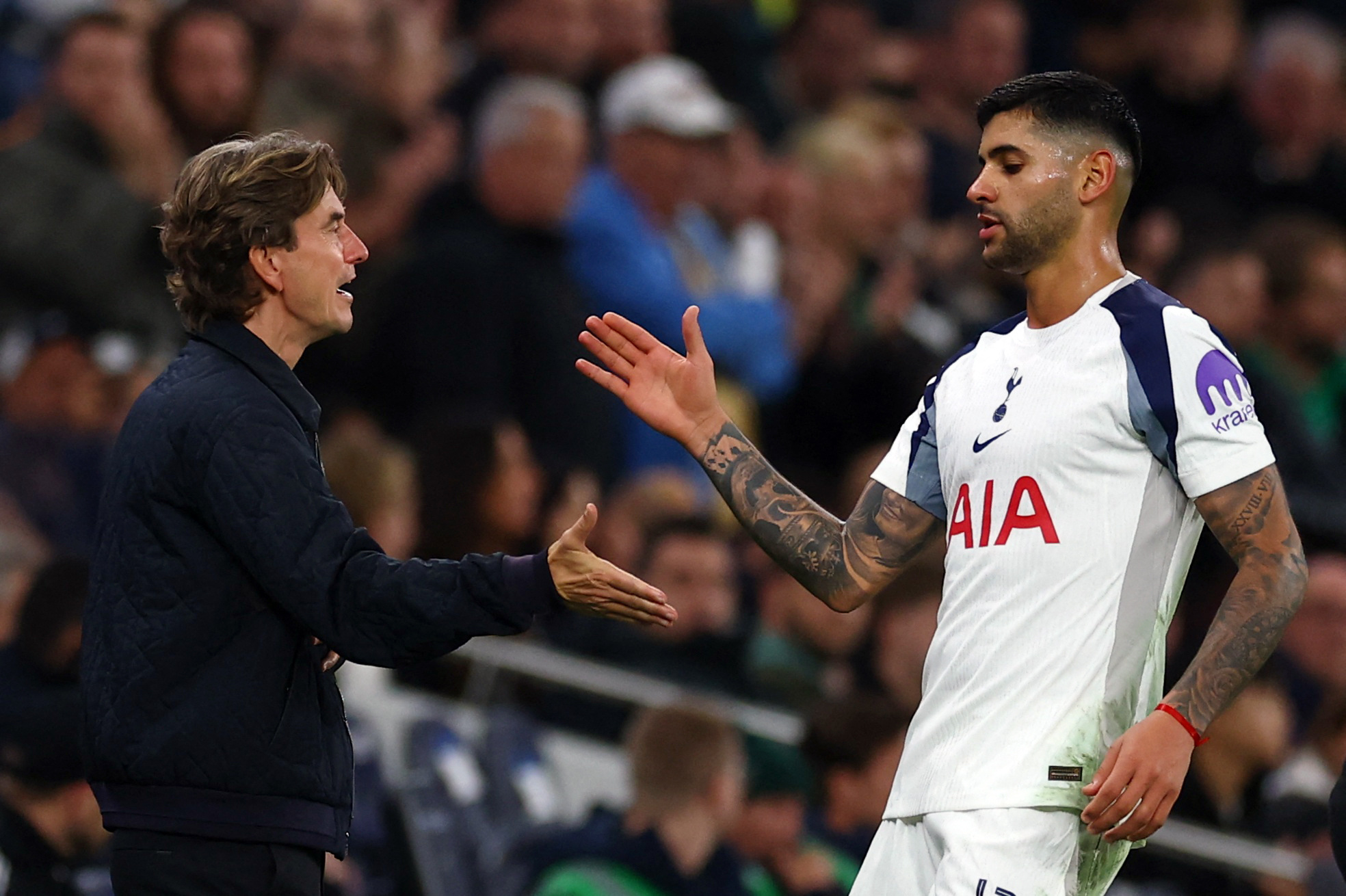 Tottenhams tränare Thomas Frank ska skaka hand med Christian Romero