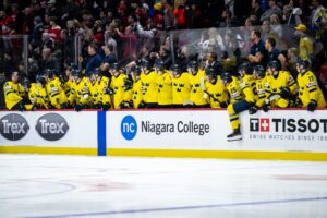 juniorkronorna på bänken