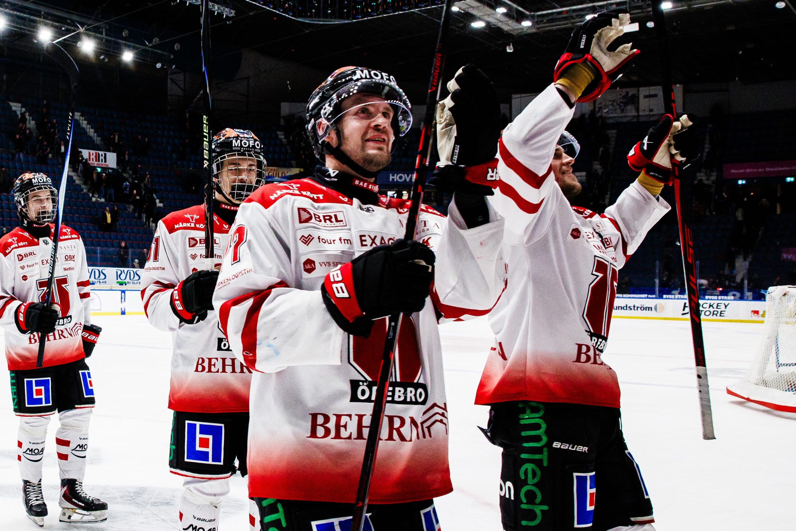 örebrospelare jublar efter vinsten mot djurgården