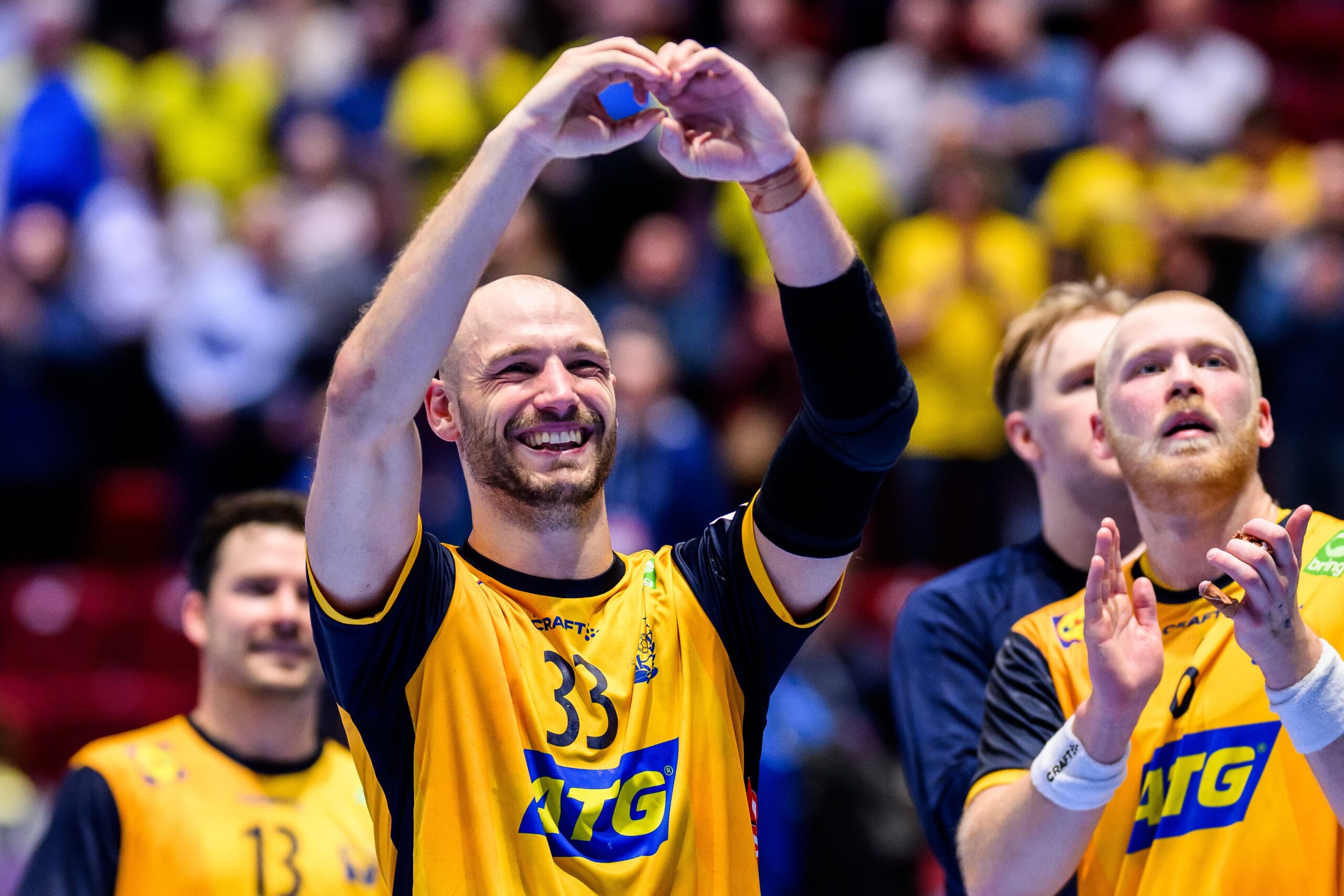 sverige tackar publiken efter matchen