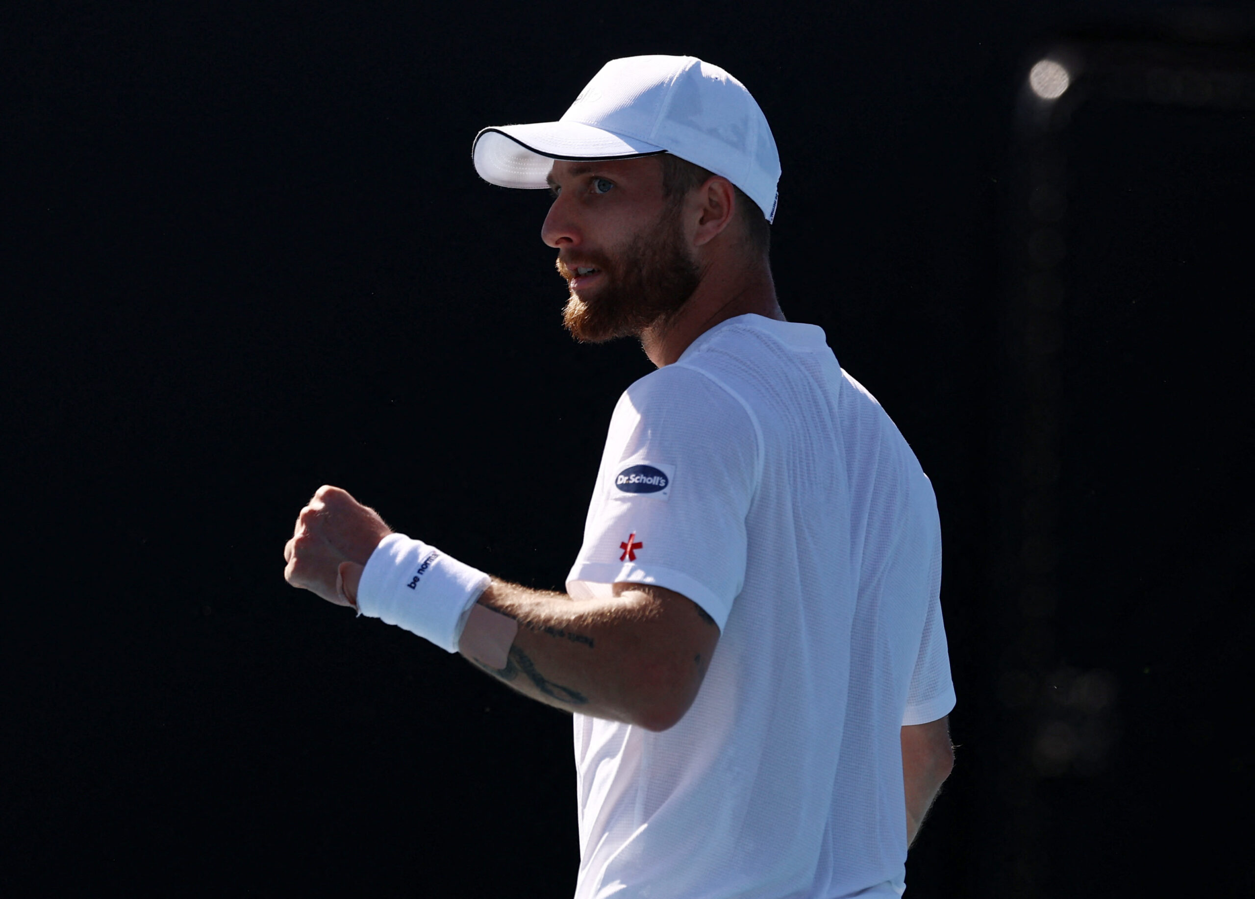 corentin moutet knyter näven