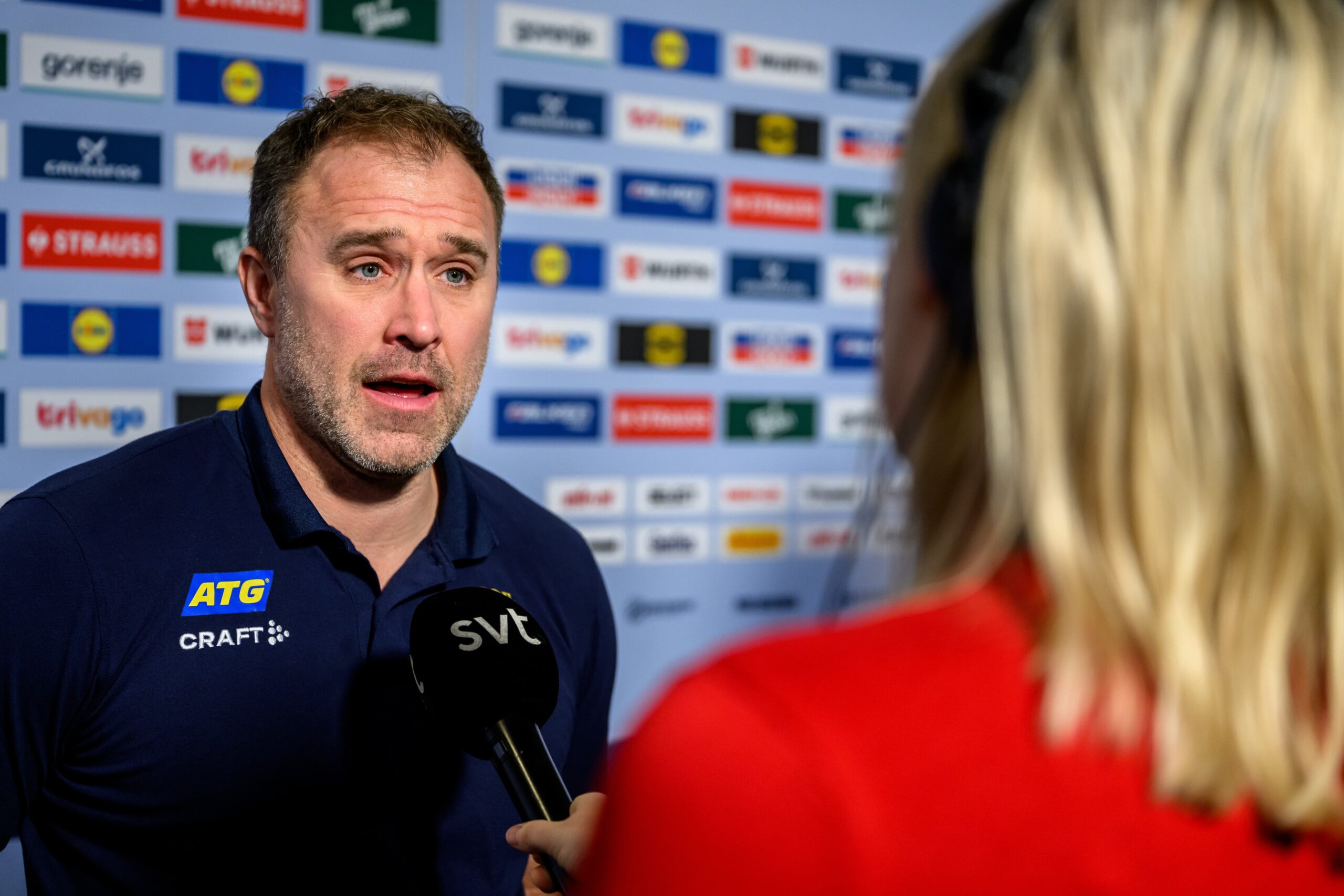 En besviken Michael Apelgren blir intervjuad efter förlusten