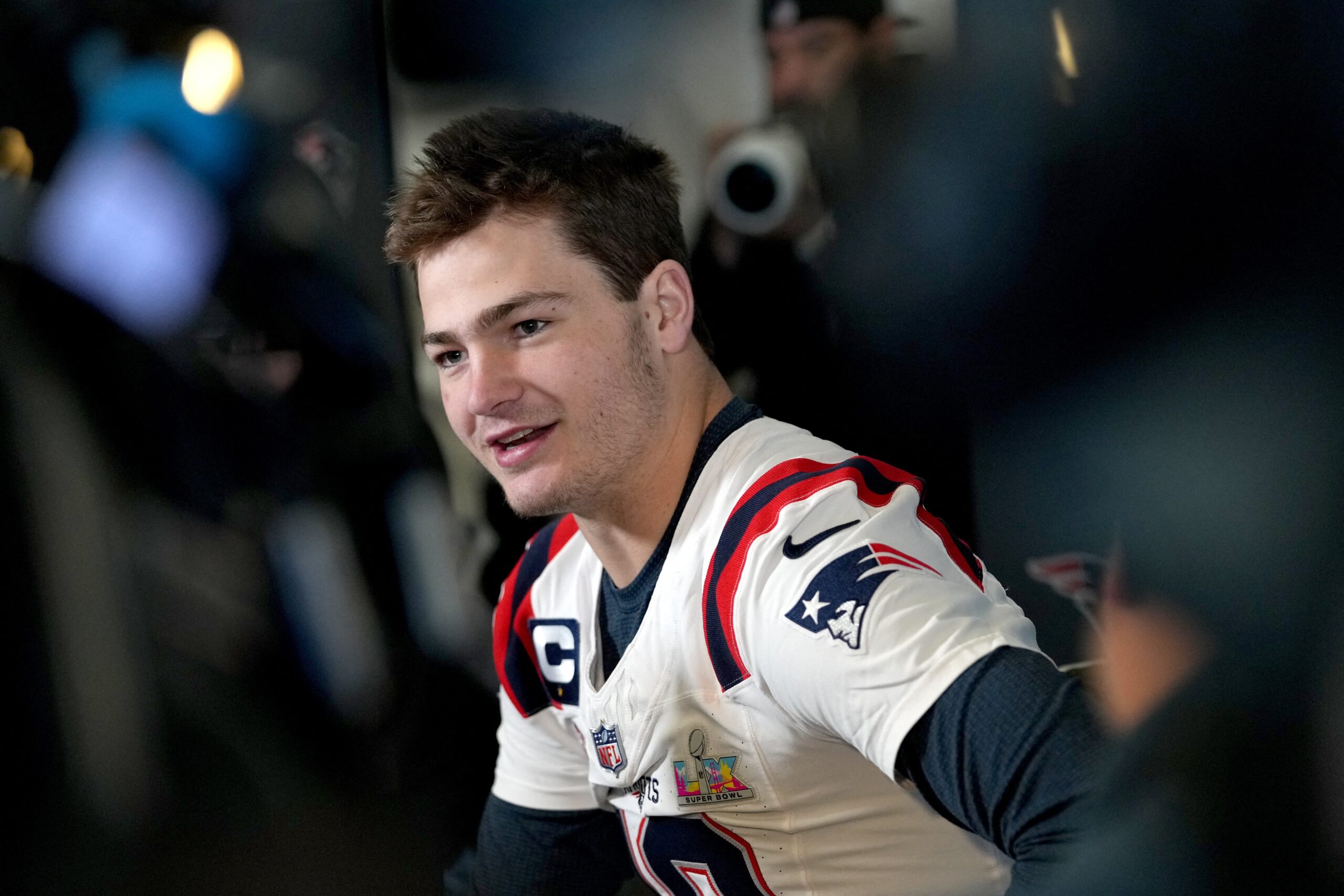 Drake Maye intervjuas innan Super Bowl LX