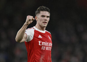 viktor gyökeres spänner näven