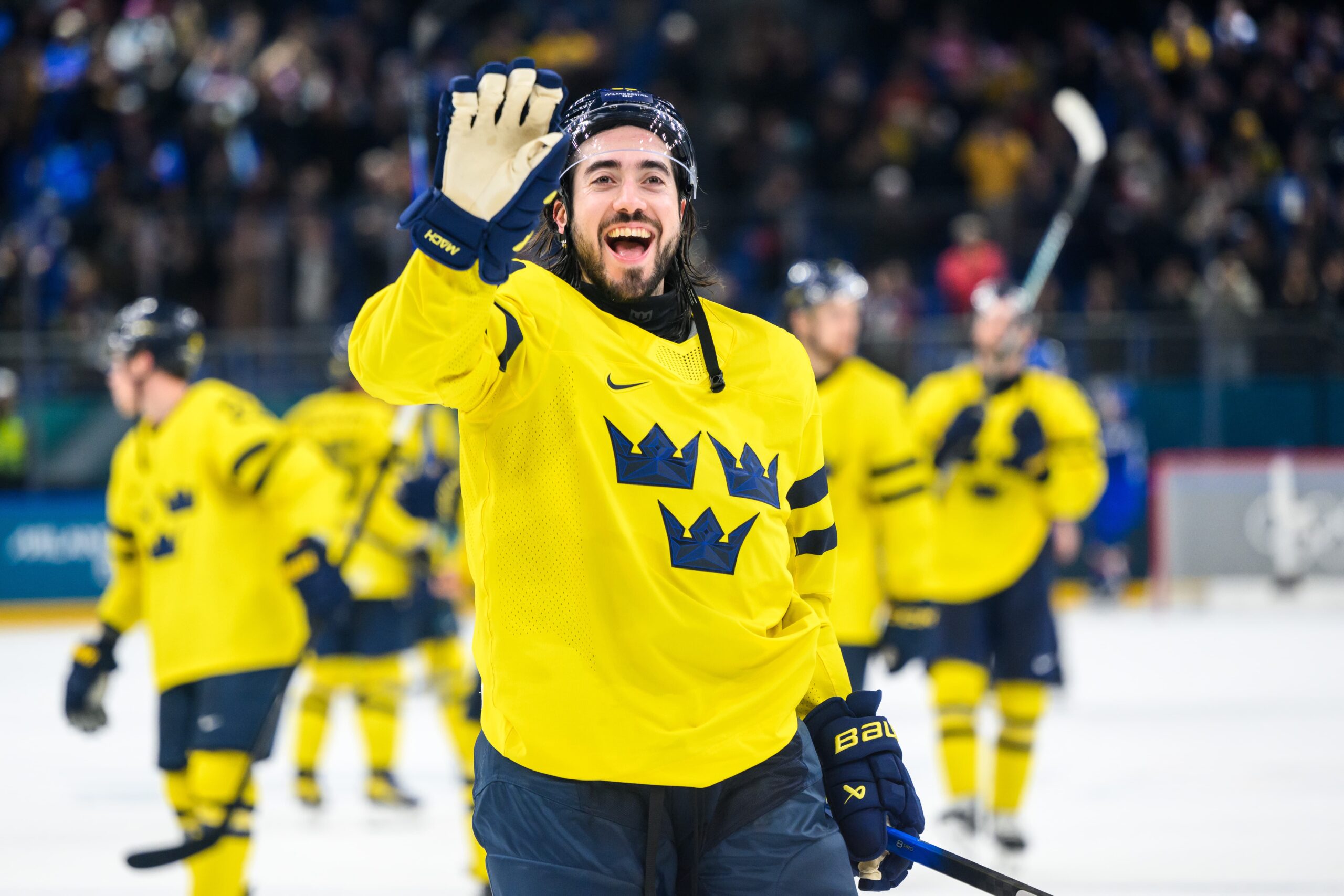 mika zibanejad firar på isen