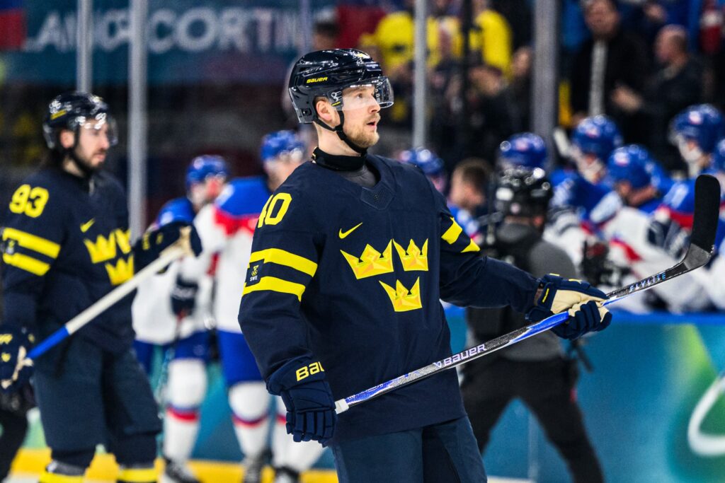 Elias Pettersson på isen