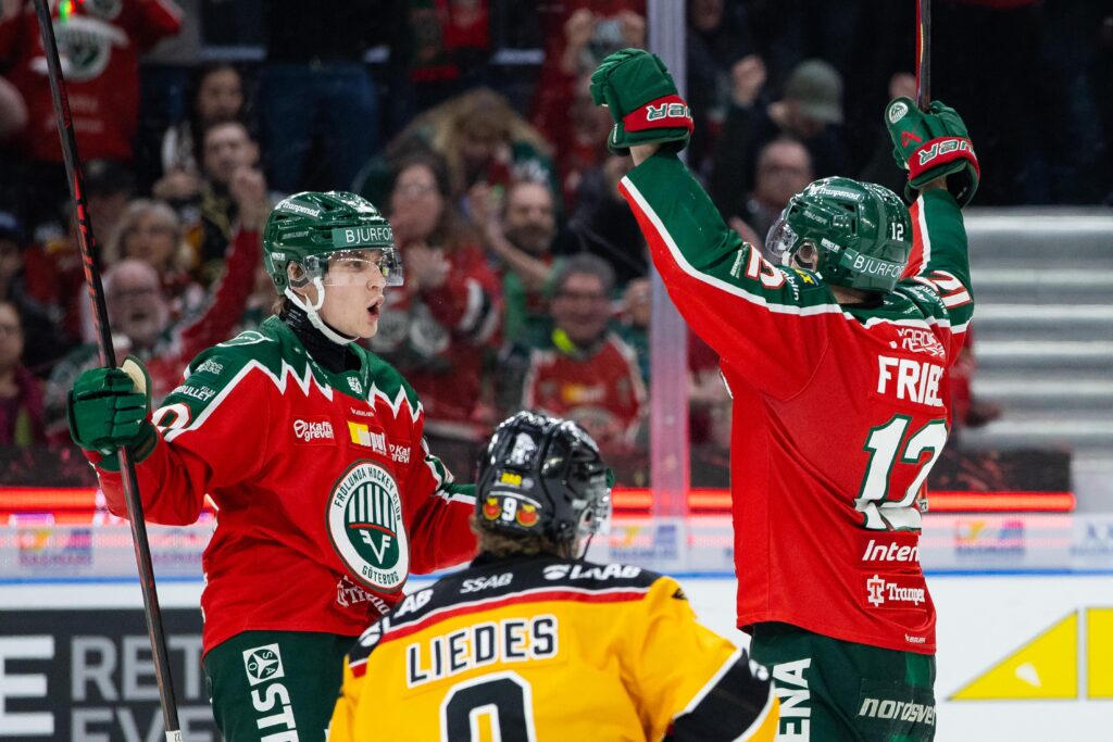 Frölundaspelarna jublar