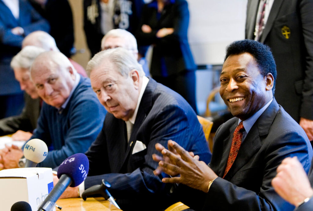 Pelé tillsammans med Kurt Hamrin och Lennart Johansson på presskonferens på Råsunda 2008 i samband med 50-årsjubileet av VM 1958