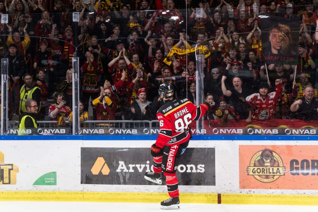 Luleås Mathias Bromé jublar efter kvartsfinal fyra i SHL mellan Luleå och Frölunda