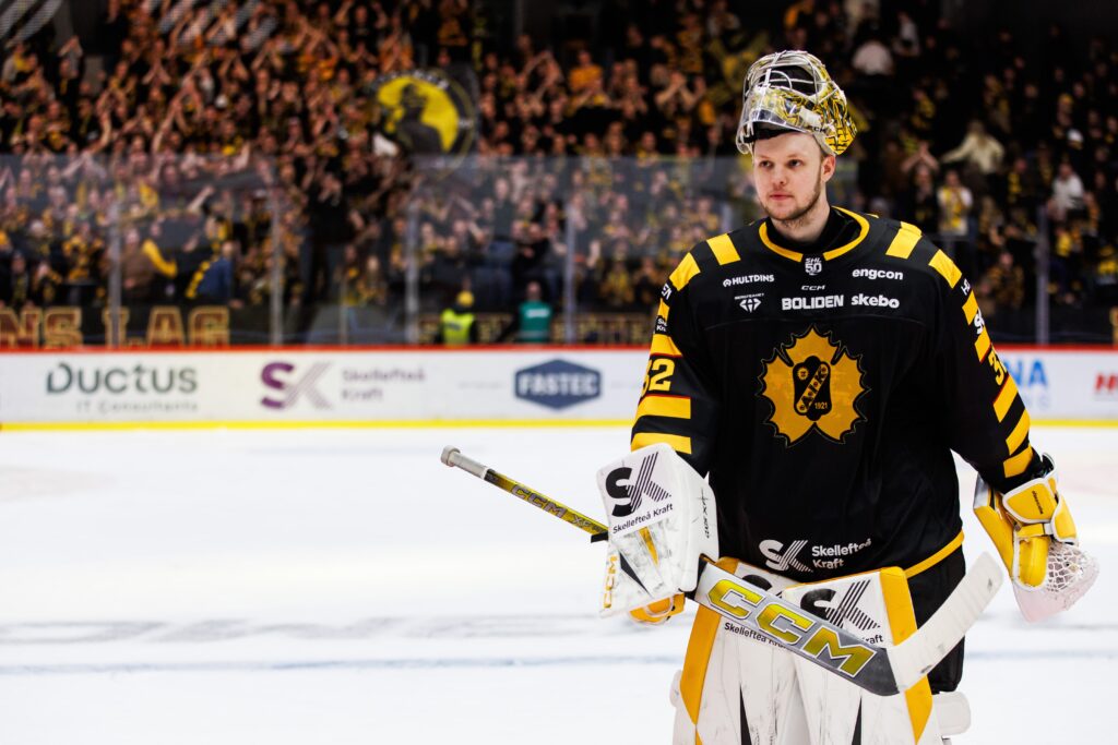 Skellefteås målvakt Linus Söderström efter semifinal två i SHL mellan Skellefteå och Luleå