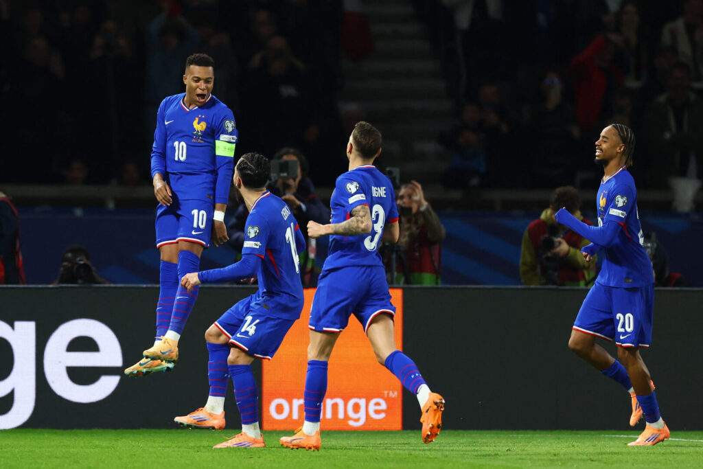 Kylian Mbappé firar med sitt Frankrike. Topplag inför VM 2026.