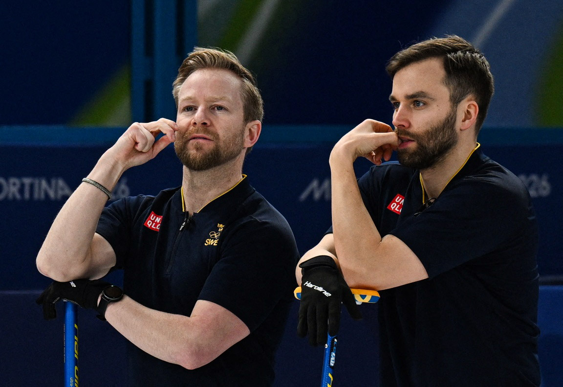 Sverige föll mot Kanada i curlingen: Frostigt återseende efter OS-bråket