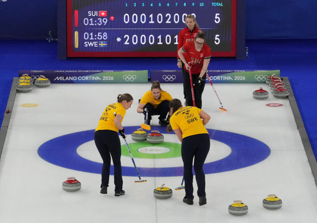 Curling och hockey på SVT: Fyra svenska matcher från morgon till kväll
