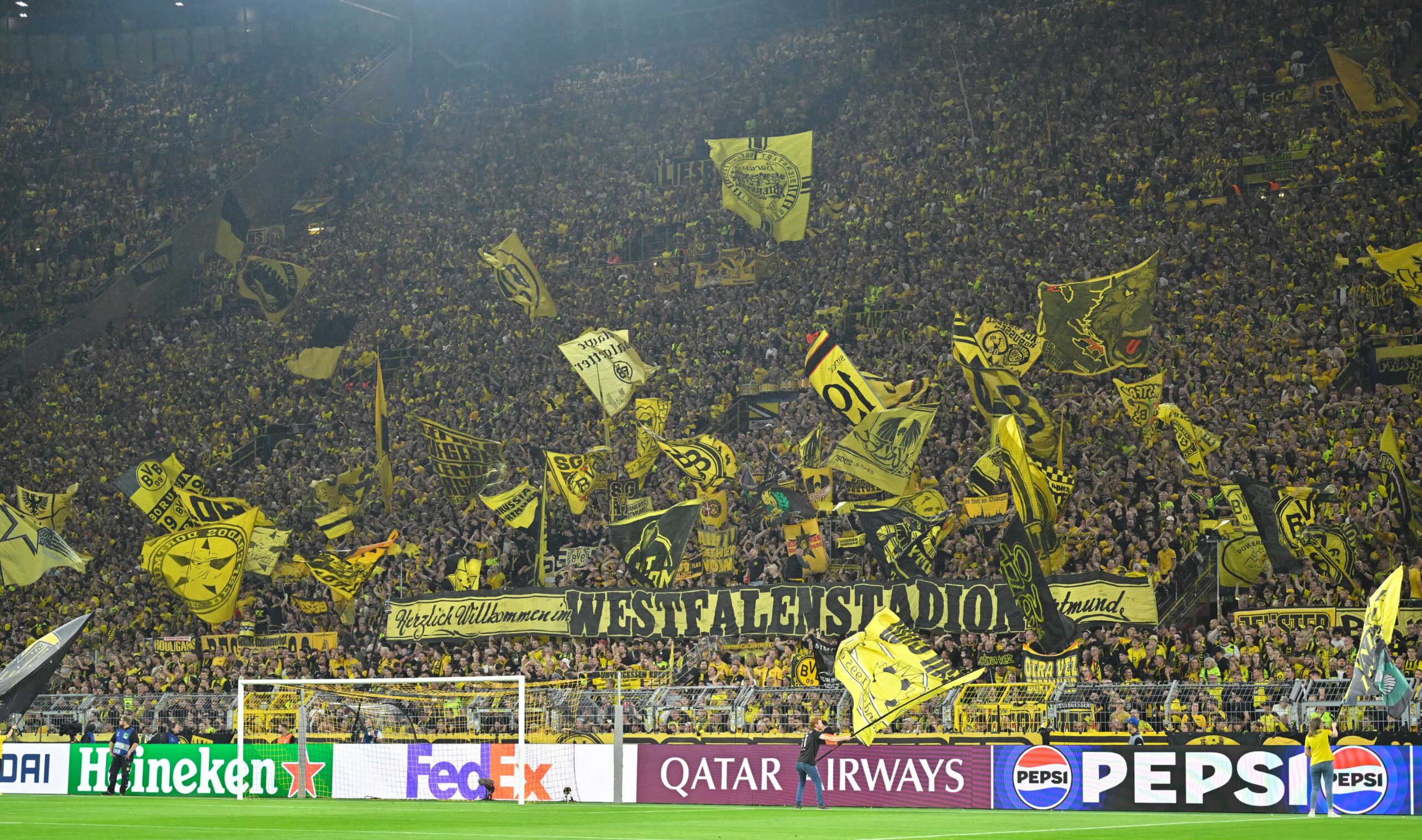 Inför kvällens fotboll: Dortmund jagar femte raka när ligorna är tillbaka