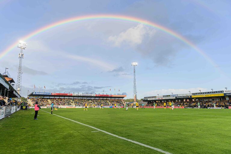 Mjällby – Degerfors på tv: Mästarna bara tre poäng från kvalplatsen