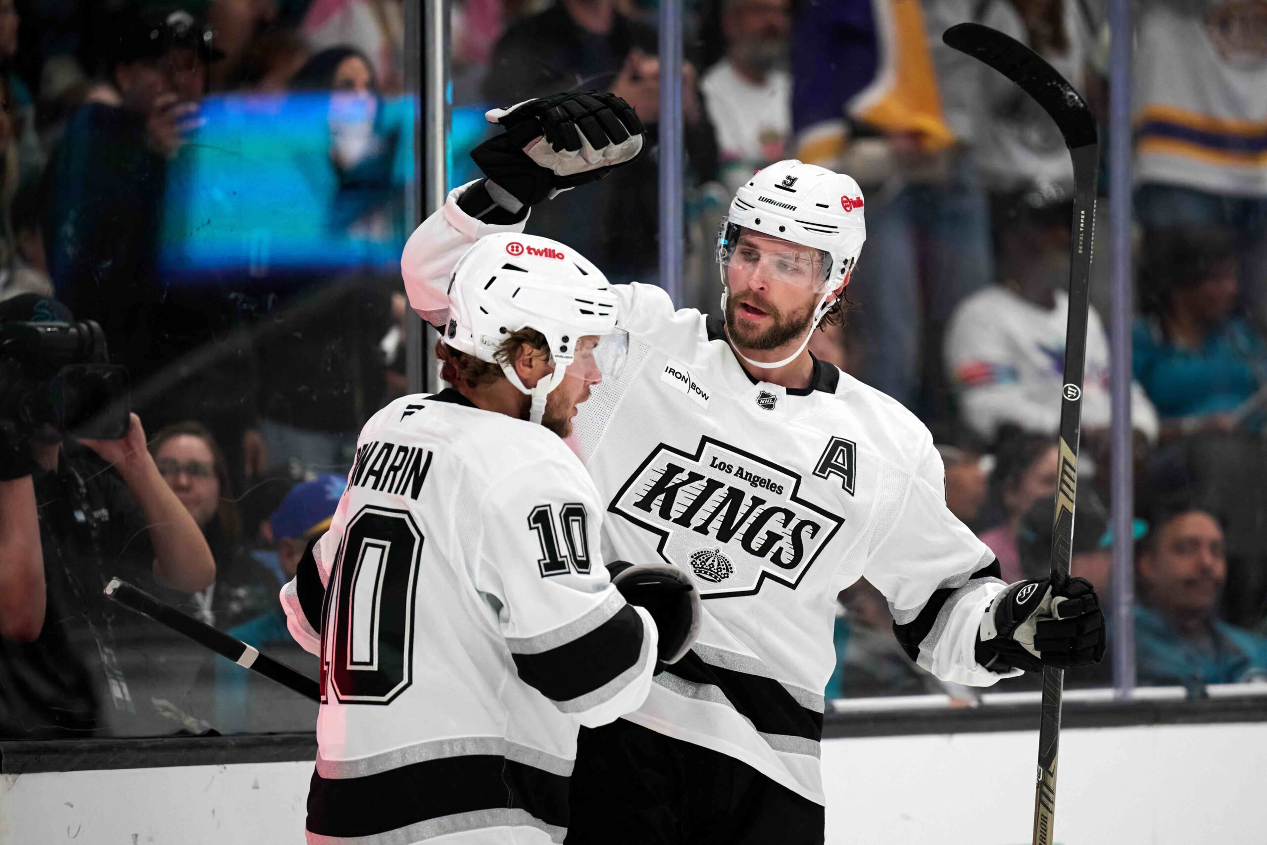 Nattens NHL-rubriker: Kempe sköt Los Angeles till första segern