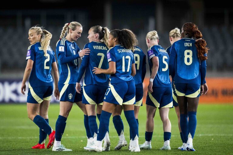 Sverige–Litauen på tv: Schröders hattrick har gett Blågult ett jätteläge